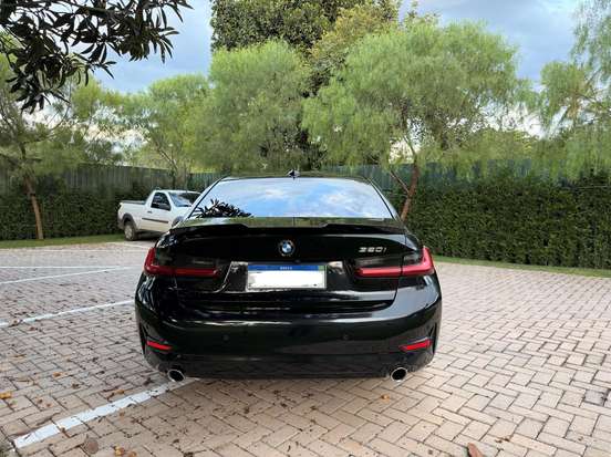 BMW-320i-2019