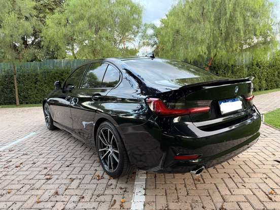 BMW-320i-2019
