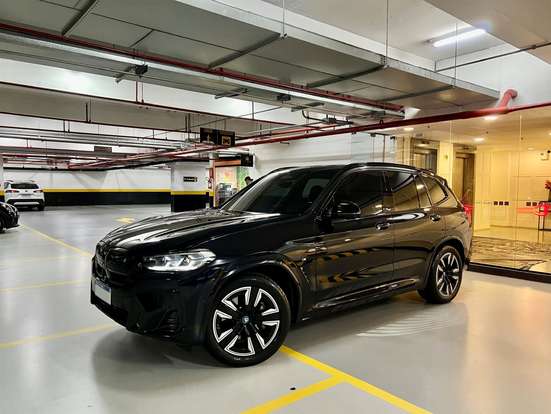 BMW-iX3-2024
