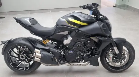 DUCATI DIAVEL V4 