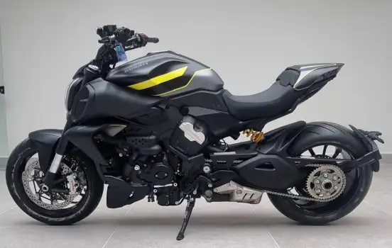 DUCATI-DIAVEL V4-2026