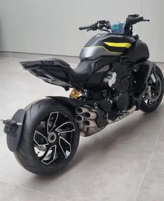 DUCATI-DIAVEL V4-2026