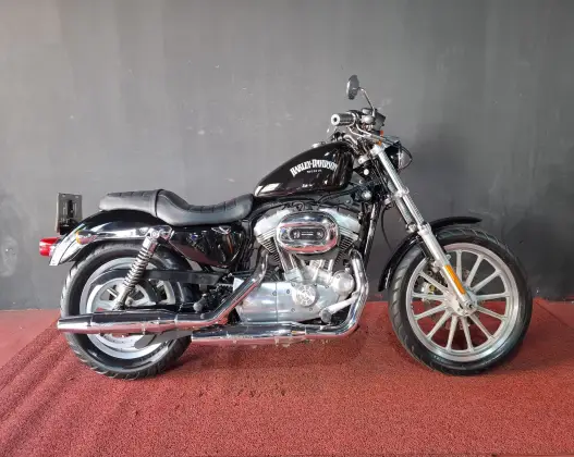 HARLEY-DAVIDSON SPORTSTER XL 883 