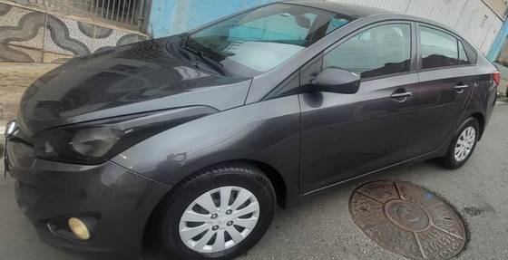 HYUNDAI HB20S 1.0 COMFORT PLUS 12V FLEX 4P MANUAL