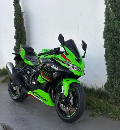 KAWASAKI NINJA ZX-4R 