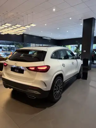 MERCEDES-BENZ-GLA 200-2025
