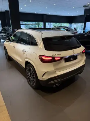 MERCEDES-BENZ-GLA 200-2025