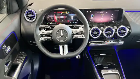 MERCEDES-BENZ-GLA 200-2025