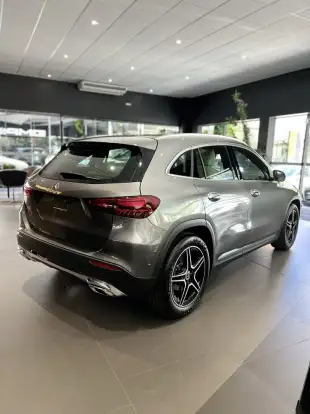 MERCEDES-BENZ-GLA 200-2025