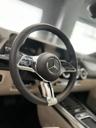 MERCEDES-BENZ-GLA 200-2025