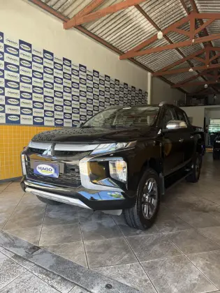 MITSUBISHI L200 TRITON 2.4 16V TURBO DIESEL SPORT HPE-S CD 4P 4X4 AUTOMÁTICO