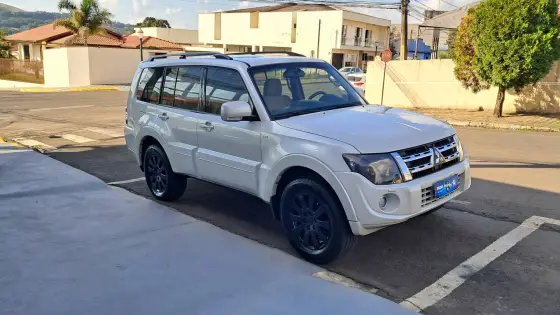 MITSUBISHI PAJERO FULL 3.2 HPE 4X4 16V TURBO INTERCOOLER DIESEL 4P AUTOMÁTICO MITSUBISHI PAJERO FULL 3.2 HPE 4X4 16V TURBO INTERCOOLER DIESEL 4P AUTOMÁTICO