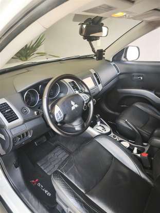 MITSUBISHI-OUTLANDER-2012