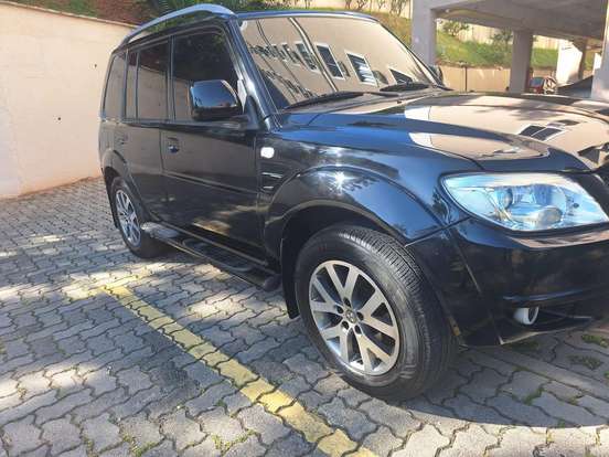 MITSUBISHI-PAJERO TR4-2.0 4X4 16V 140CV FLEX 4P AUTOMÁTICO MITSUBISHI-PAJERO TR4-2013