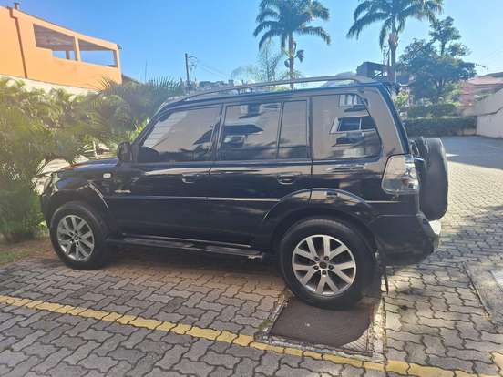 MITSUBISHI-PAJERO TR4-2.0 4X4 16V 140CV FLEX 4P AUTOMÁTICO MITSUBISHI-PAJERO TR4-2013