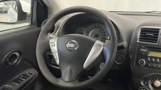NISSAN-VERSA-2019