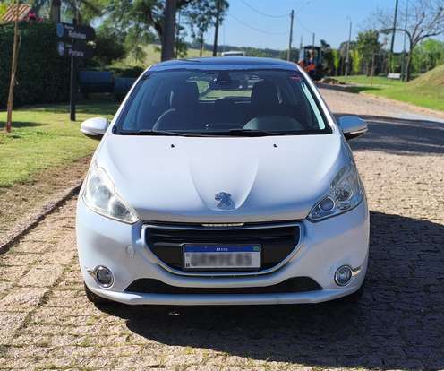 PEUGEOT-208-2013