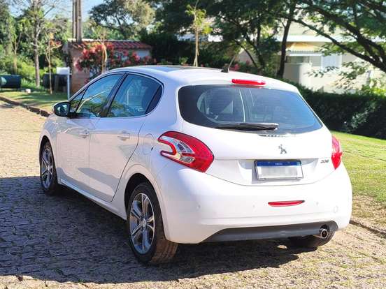 PEUGEOT-208-2013