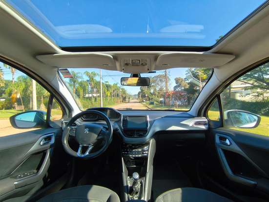 PEUGEOT-208-2013