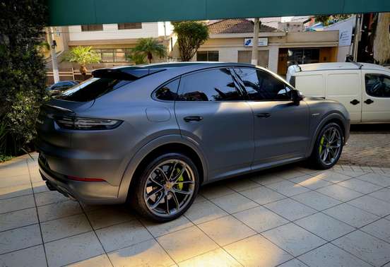PORSCHE-CAYENNE-2020