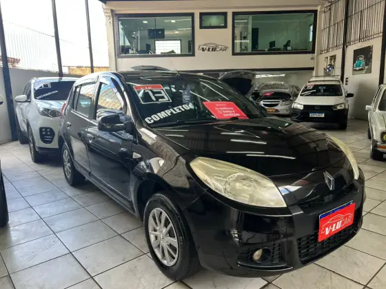 RENAULT SANDERO 1.0 EXPRESSION 16V FLEX 4P MANUAL RENAULT SANDERO 1.0 EXPRESSION 16V FLEX 4P MANUAL