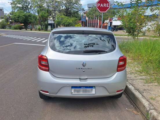 RENAULT-SANDERO-2015