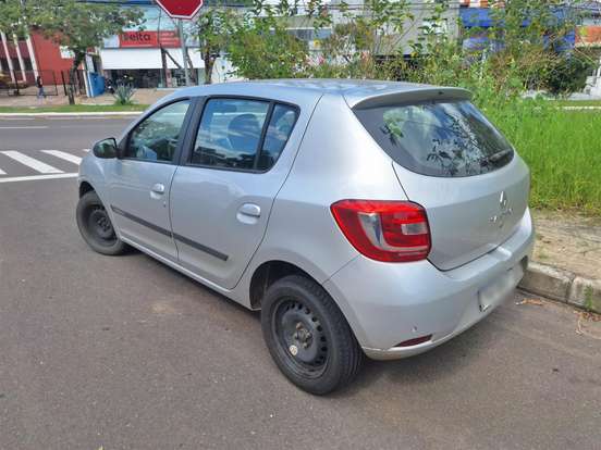 RENAULT-SANDERO-2015