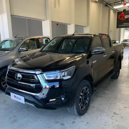 TOYOTA HILUX 2.8 D-4D TURBO DIESEL CD SRX 4X4 AUTOMÁTICO