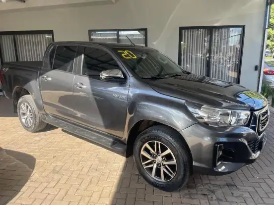 TOYOTA-HILUX-2020