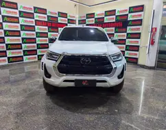 TOYOTA HILUX 2.8 D-4D TURBO DIESEL CD SRX PLUS 4X4 AUTOMÁTICO TOYOTA HILUX 2.8 D-4D TURBO DIESEL CD SRX PLUS 4X4 AUTOMÁTICO