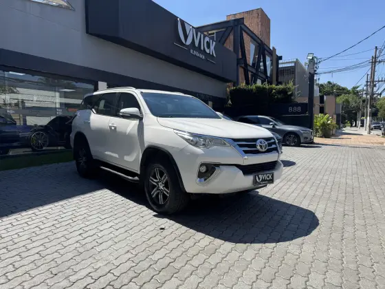 TOYOTA HILUX SW4 2.7 SR 7 LUGARES 4X2 16V FLEX 4P AUTOMÁTICO