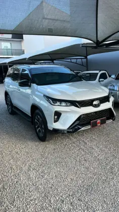 TOYOTA HILUX SW4 2.8 D-4D TURBO DIESEL DIAMOND 7L 4X4 AUTOMÁTICO