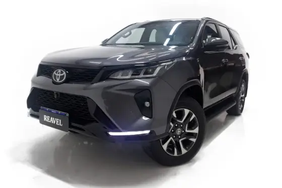 TOYOTA HILUX SW4 2.8 D-4D TURBO DIESEL DIAMOND 7L 4X4 AUTOMÁTICO