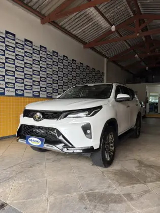 TOYOTA HILUX SW4 2.8 D-4D TURBO DIESEL SRX PLATINUM 7L 4X4 AUTOMÁTICO