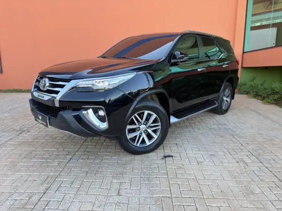 TOYOTA HILUX SW4 2.8 SRX 4X4 16V TURBO INTERCOOLER DIESEL 4P AUTOMÁTICO