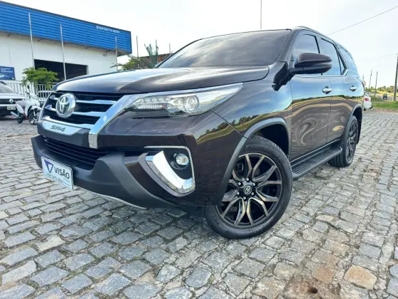 TOYOTA HILUX SW4 2.8 SRX 4X4 7 LUGARES 16V TURBO INTERCOOLER DIESEL 4P AUTOMÁTICO TOYOTA HILUX SW4 2.8 SRX 4X4 7 LUGARES 16V TURBO INTERCOOLER DIESEL 4P AUTOMÁTICO