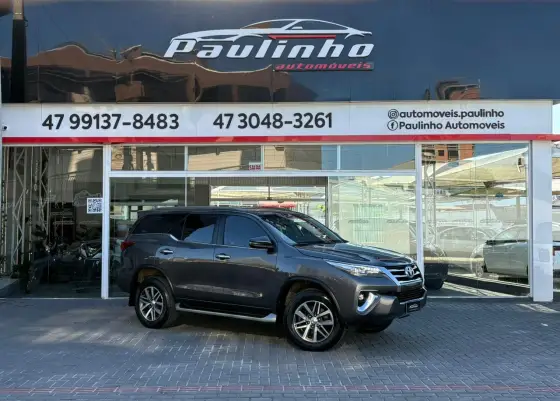 TOYOTA HILUX SW4 2.8 SRX 4X4 7 LUGARES 16V TURBO INTERCOOLER DIESEL 4P AUTOMÁTICO