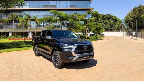 TOYOTA-HILUX-2023