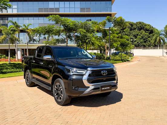 TOYOTA-HILUX-2.8 D-4D TURBO DIESEL CD SRX LIMITED 4X4 AUTOMÁTICO TOYOTA-HILUX-2023