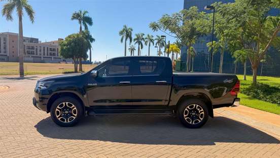 TOYOTA-HILUX-2023