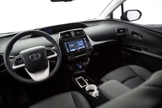 TOYOTA-PRIUS-2017