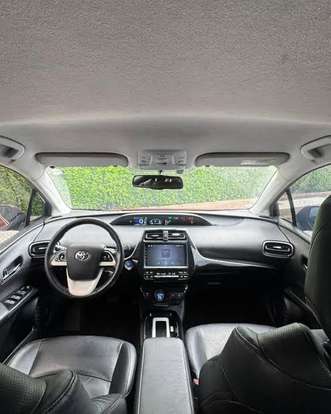 TOYOTA-PRIUS-2017