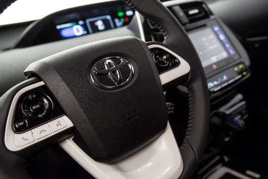 TOYOTA-PRIUS-2017