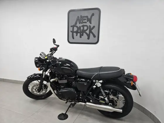 TRIUMPH BONNEVILLE T100 900 