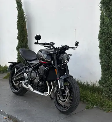 TRIUMPH TRIDENT 660 