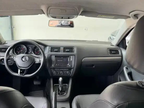 VOLKSWAGEN-JETTA-1.4 16V TSI COMFORTLINE GASOLINA 4P TIPTRONIC VOLKSWAGEN-JETTA-2017