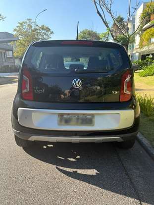 VOLKSWAGEN-CROSS UP-2015