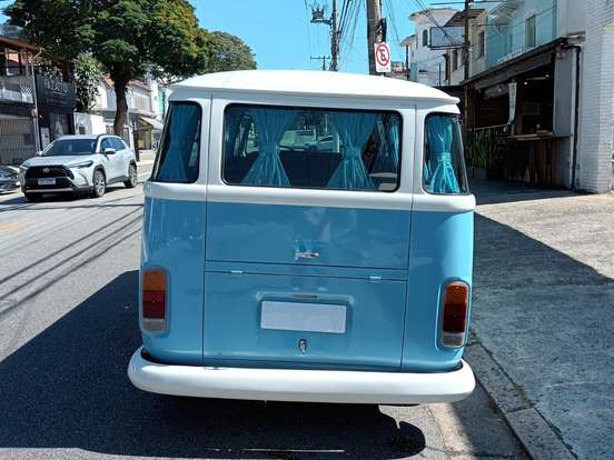 VOLKSWAGEN-KOMBI-1982
