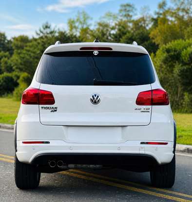 VOLKSWAGEN-TIGUAN-2012
