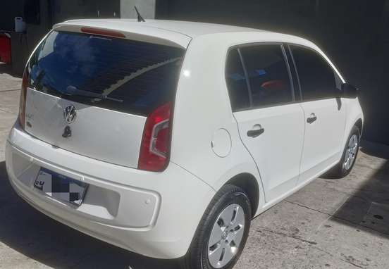 VOLKSWAGEN-UP-2016